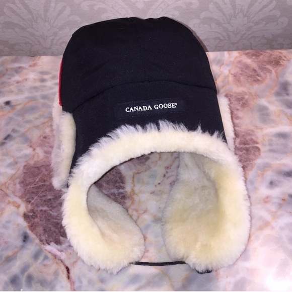 Canada Goose authentic shearling aviator hat - Picture 3 of 8